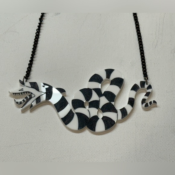 Beetlejuice Sandworm Short Choker Necklace - Picture 2 of 5